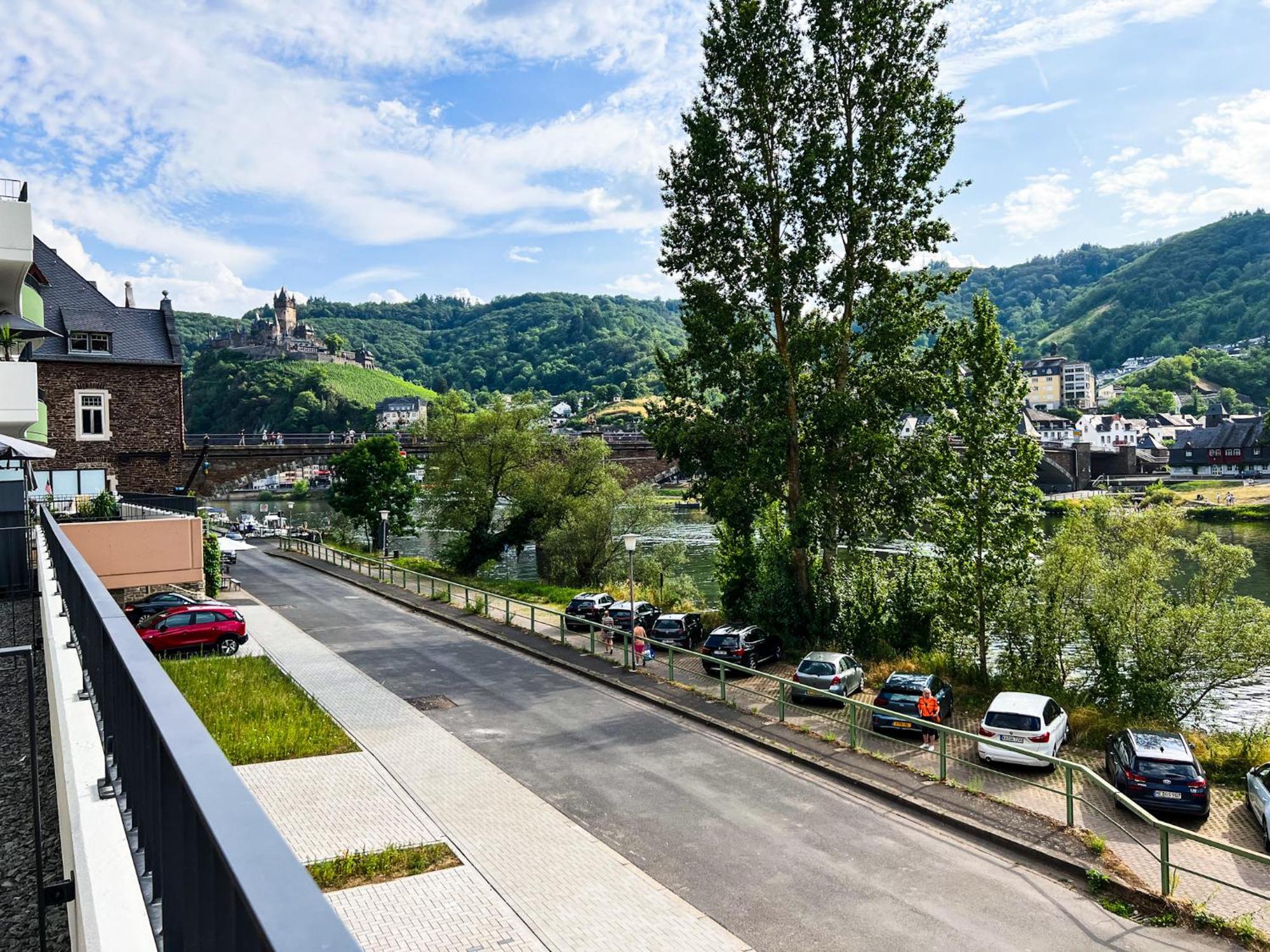 Moselblick I Ad Reichsburg Parkplatz 100M Marktplatz Cochem Bagian luar foto